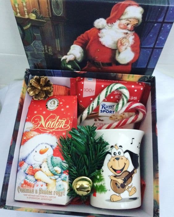 75 Gorgeous DIY Christmas Gift Basket Ideas For Women Holidappy