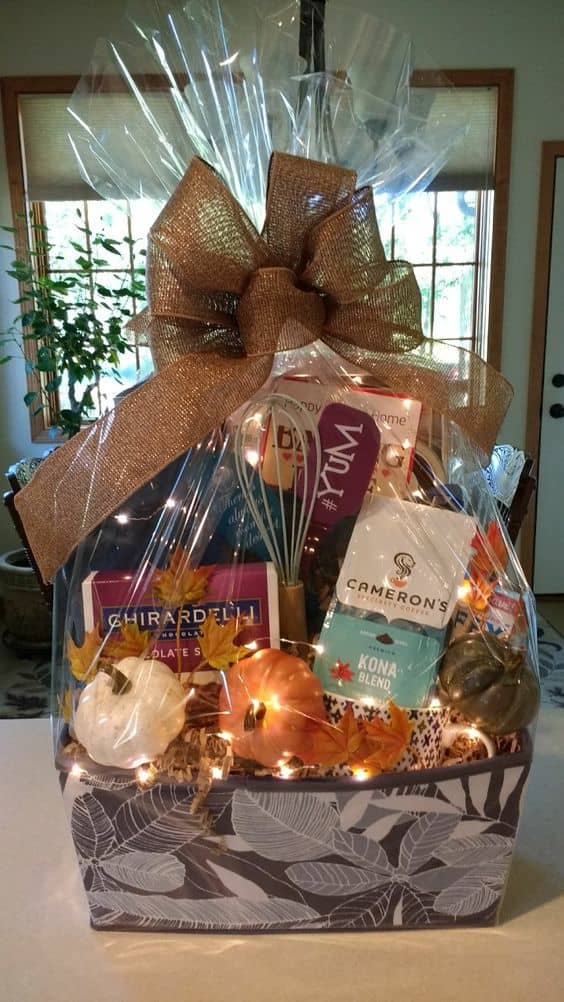 75-gorgeous-diy-christmas-gift-basket-ideas-for-women-holidappy