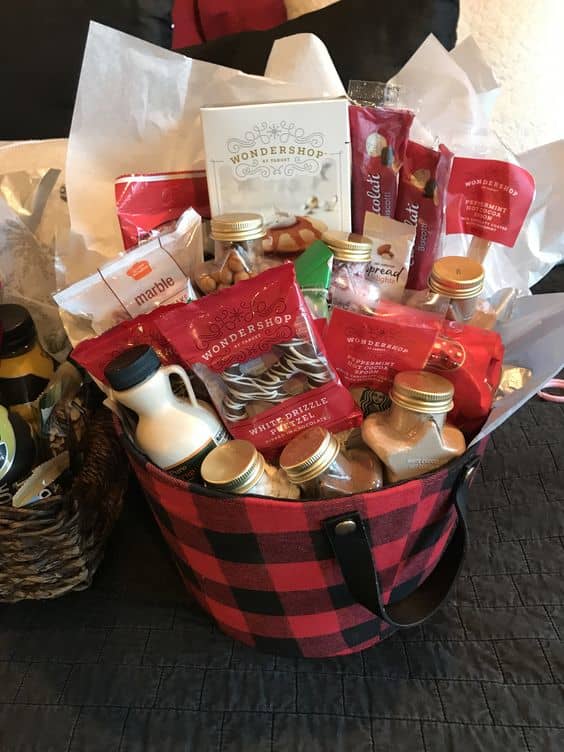 75+ DIY Christmas Gift Basket Ideas for Women Holidappy