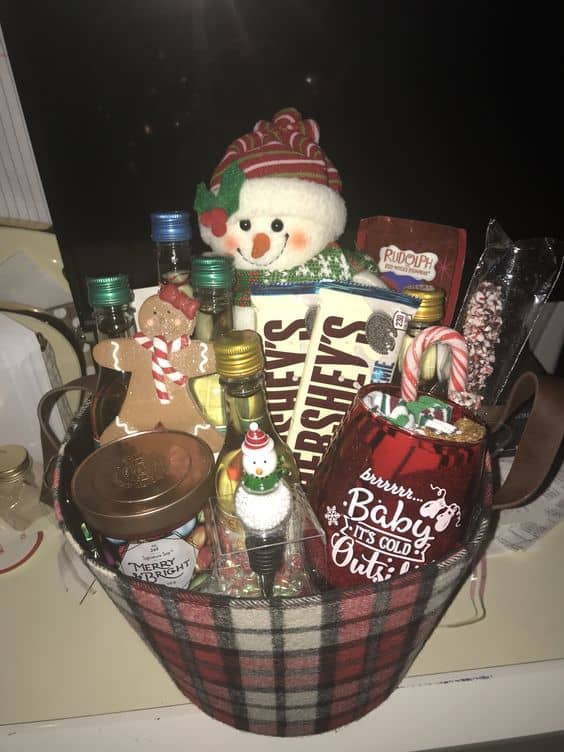 75+ DIY Christmas Gift Basket Ideas for Women Holidappy