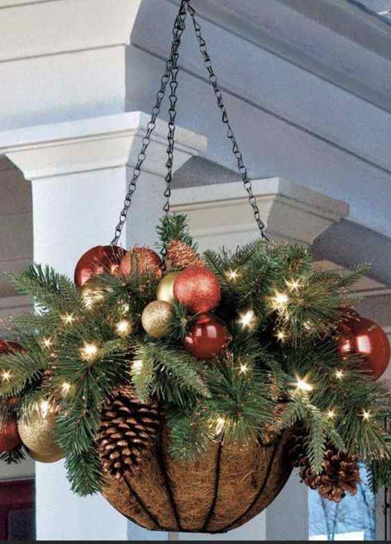 35+ Awesome DIY Christmas Hanging Basket Ideas to Make Your Outdoors