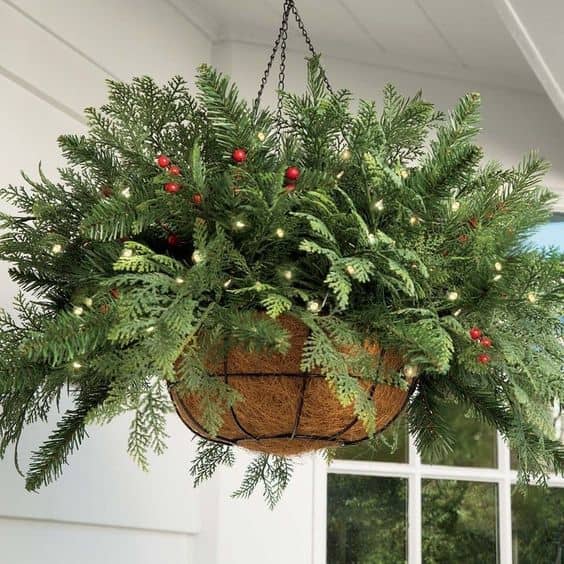 35+ Awesome DIY Christmas Hanging Basket Ideas to Make Your Outdoors ...