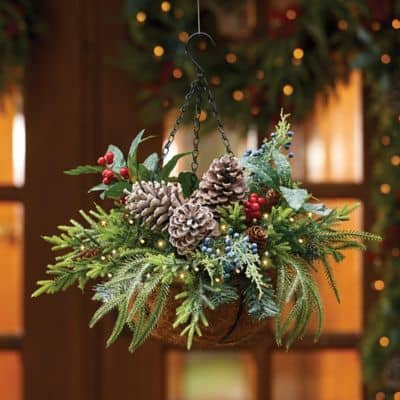 35+ Awesome DIY Christmas Hanging Basket Ideas to Make Your Outdoors ...