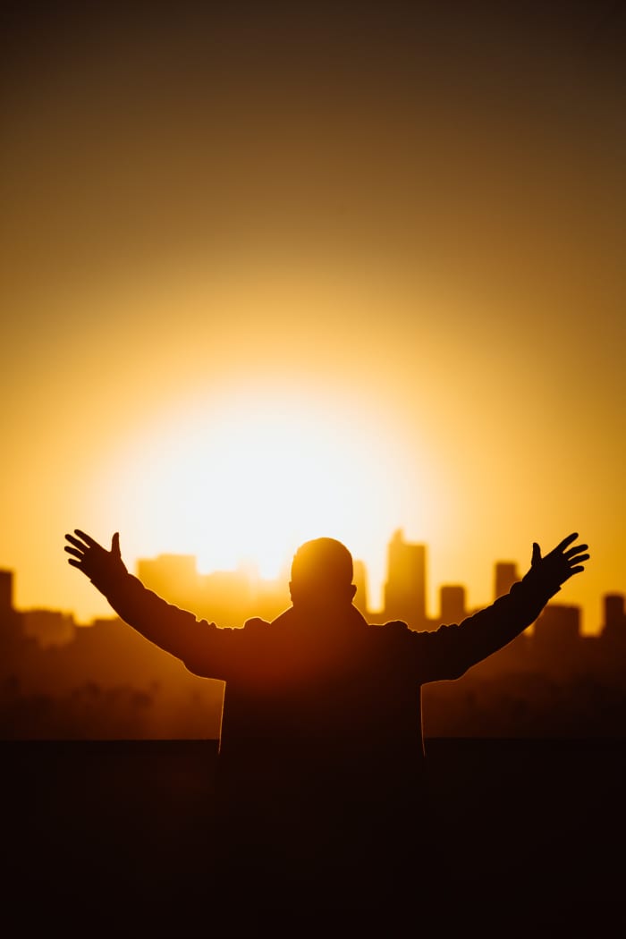 Devotees must start the new day with prayers and readings from scripture.