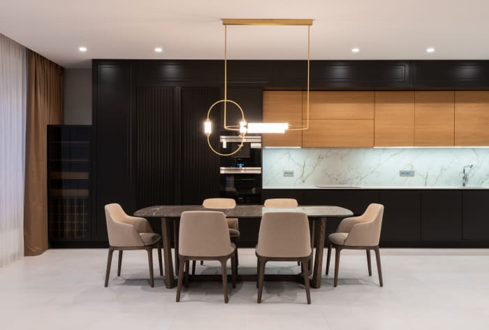 One option for the kitchen: go minimalstic. Keep everything subdued and simplistic to optimize space and function.