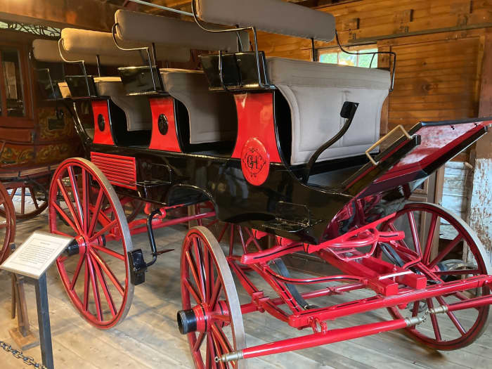 The Roofseat Brake carried 11 passengers plus the driver and was pulled by a team of 6 horses.