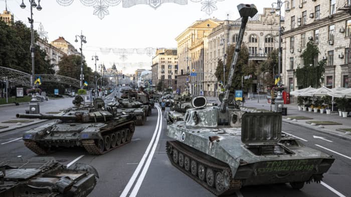 Ukraine's collection of captured vehicles. Source: https://news.yahoo.com/ukrainians-soldiers-are-refurbishing-abandoned-russian-tanks-and-trucks-191724346.html