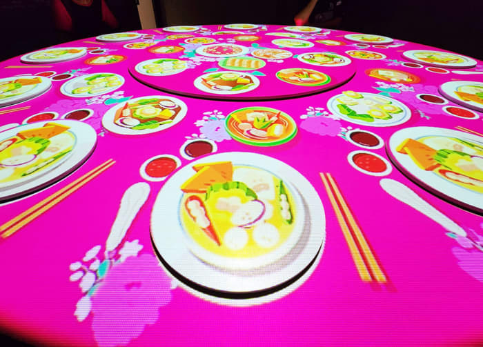 Enjoy the presentation at the Singapore Chinese Cultural Centre, then head over to Lao Pa Sat to check out the dishes featured!
