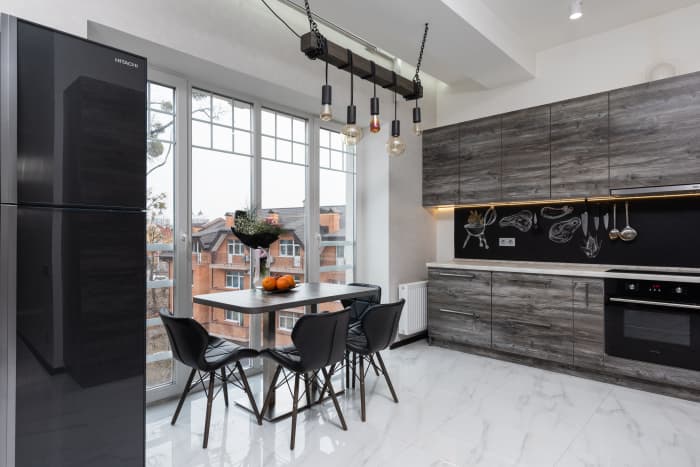 The Chinese Zodiac Pig wants a kitchen that comfortably mixes metal and wood. The Pig isn't a huge fan of fire or earth elements. They like antique glass, gold, silver, and flora.