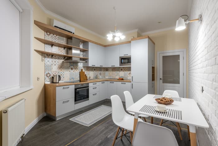 A lovely kitchen has nooks and crannies. You want to incorporate hints of yellow and brown to give a more rustic feel to your kitchen.