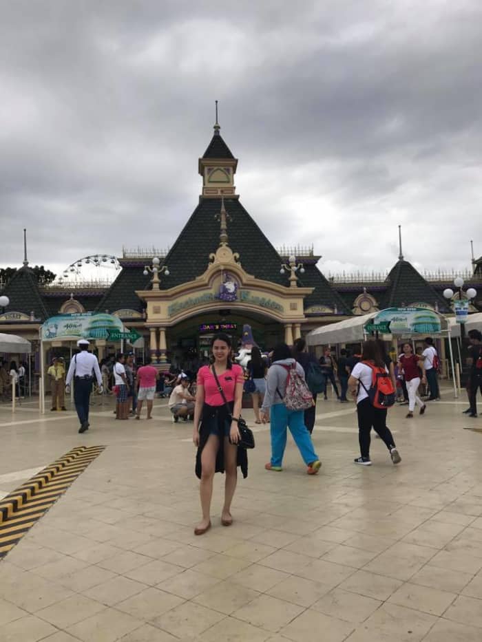 It has a total land area of 25 hectares that is used for various rides, recreational spaces, and attractions.