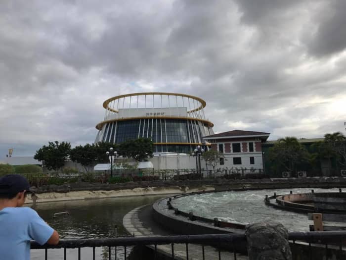 If you're going on this ride, make sure you're prepared to get wet—haha! We never expected to get as wet as we did. I'd suggest bringing extra clothing as well. It was really fun!