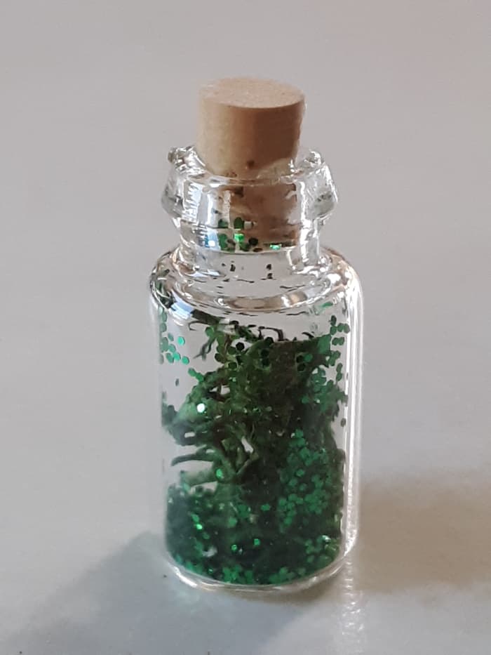 DIY Tiny Bottles of Potion Ingredients - FeltMagnet