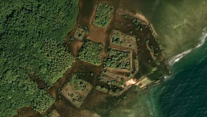Unfortunately, no written records, carvings, or art of the Saudeleur dynasty have survived. The only knowledge comes from the Pohnpeians' oral history, who describe their rulers as profoundly religious and cruel.