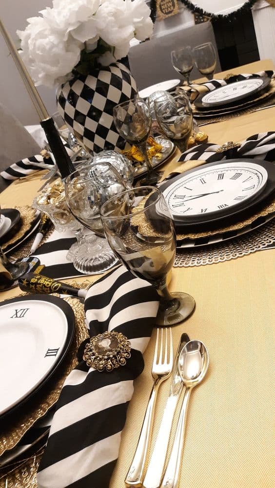 50+ Elegantly Stylish New Years Eve Table Setting Ideas - HubPages