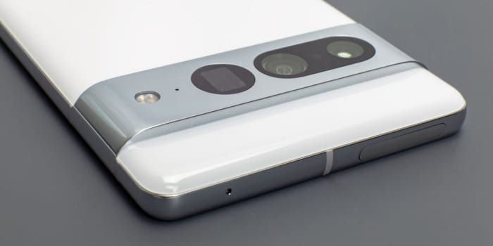 The Pixel 7 lacks the 48MP telephoto sensor found on the Pixel 7 Pro, but it does share the same 50MP primary camera and 12MP ultra-wide seen on the Pro.