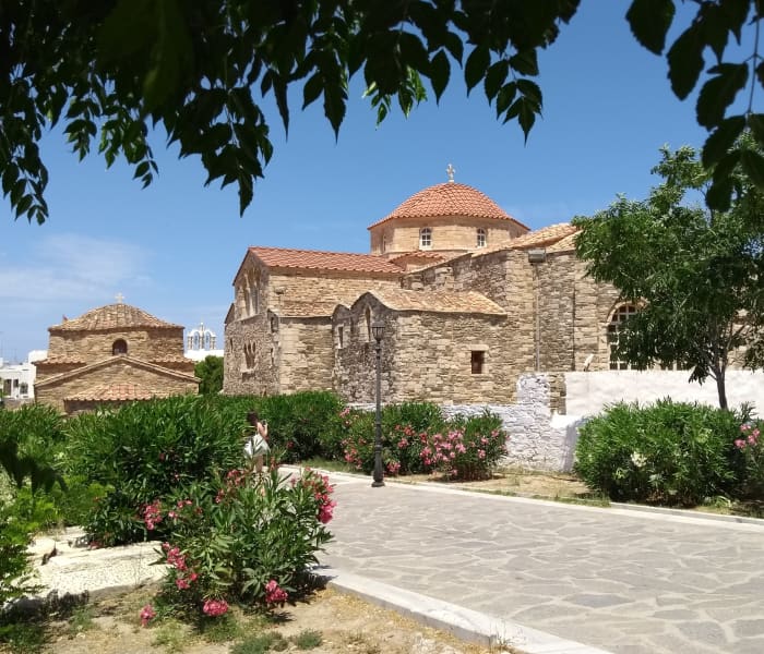 Panagia Ekatontapiliani (the church with 100 doors) . A 4th century, Byzantine-era church in Parikia.