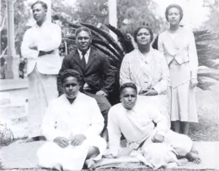 Image from 1930. Queen Salote, Prince Tungi and their sons. Just behind the queen is her half sister Princess Fusipala.