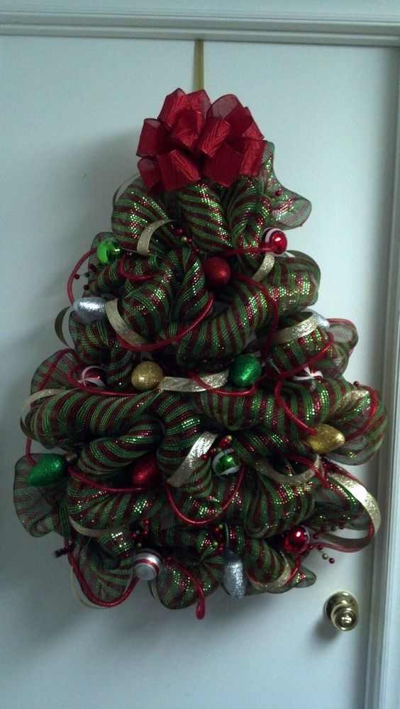 30+ DIY Deco Mesh Christmas Tree Wreaths for the Most Festive Front