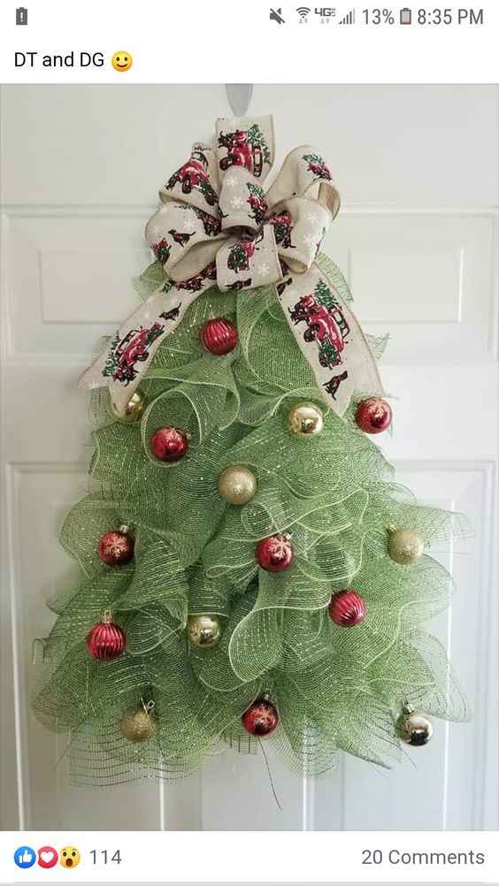 30+ DIY Deco Mesh Christmas Tree Wreaths for the Most Festive Front
