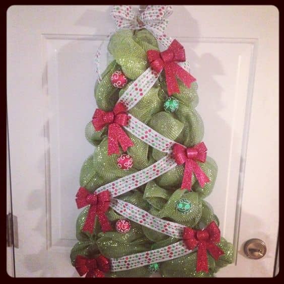 30+ DIY Deco Mesh Christmas Tree Wreaths for the Most Festive Front ...