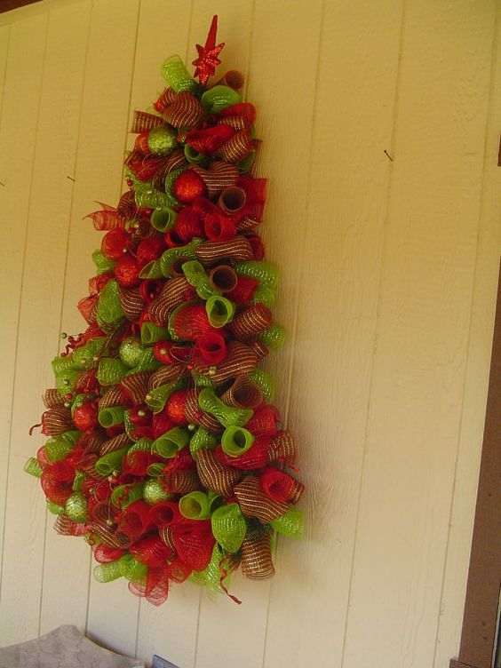 30+ DIY Deco Mesh Christmas Tree Wreaths for the Most Festive Front