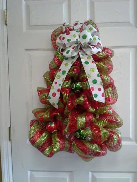 30+ DIY Deco Mesh Christmas Tree Wreaths for the Most Festive Front ...