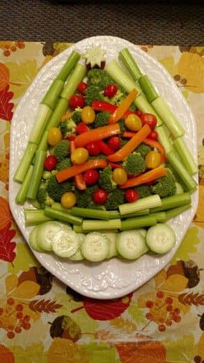 35+ Easy And Festive Christmas Veggie Platter Ideas - Delishably