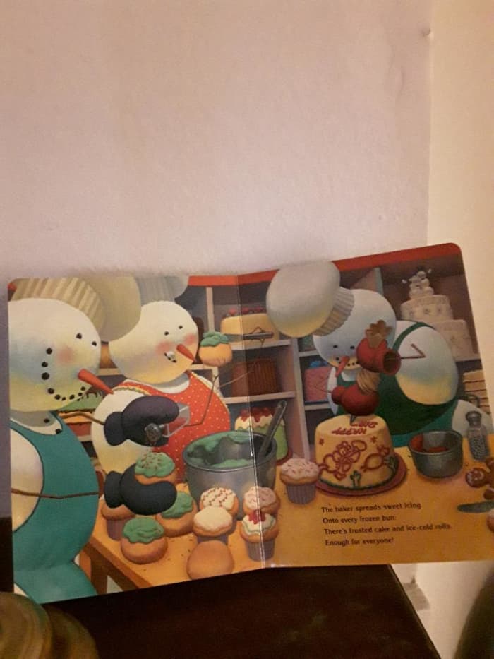 Can a snowman be a baker during the holidays?