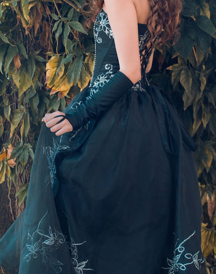 Choosing a flattering dress that is comfortable is key to enjoying a formal affair. Photo by Lucas Lourenço: