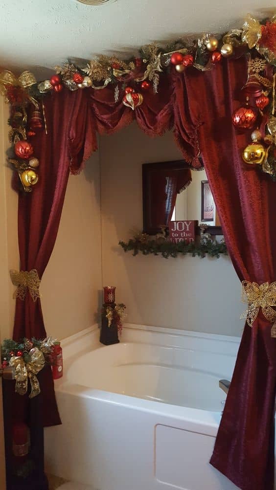 10 Elegant Christmas Bathroom Decor Ideas