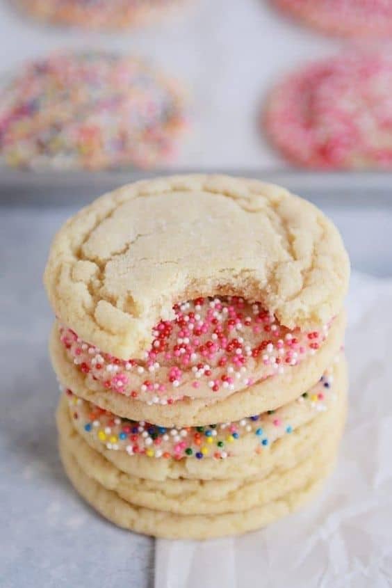 These easy, soft and chewy sugar cookies are so easy and so delicious, you may never want to go through the fuss of classic sugar cookies again! | Collected from Pinterest