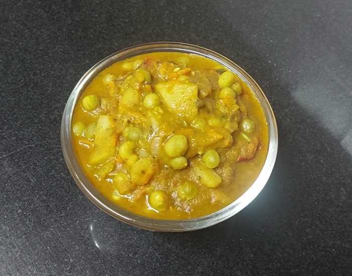 Dry Peas and Potato Gravy Delicious Side Dish or Chat Delishably