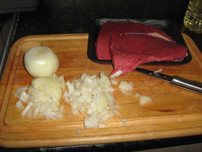 How to Peel and Cut Onions Without Crying Delishably