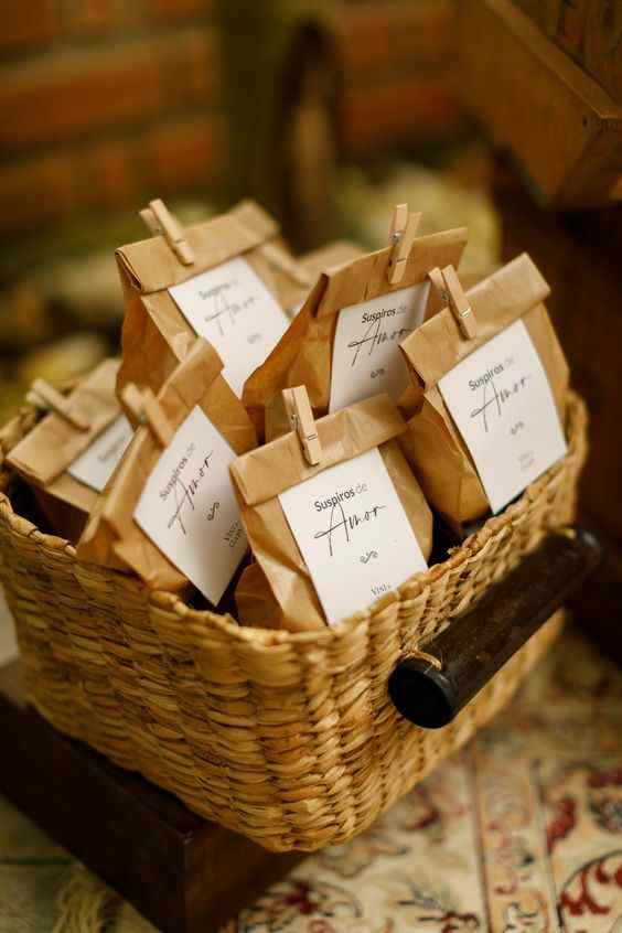 40+ Creative Wedding Favors Your Guests Will Love - HubPages