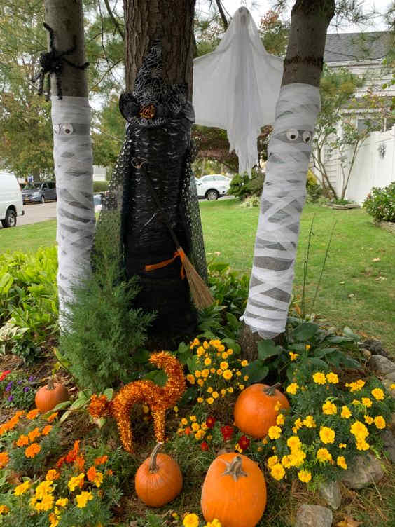 50+ Spooktastic Outdoor Halloween Decorations to Make - HubPages