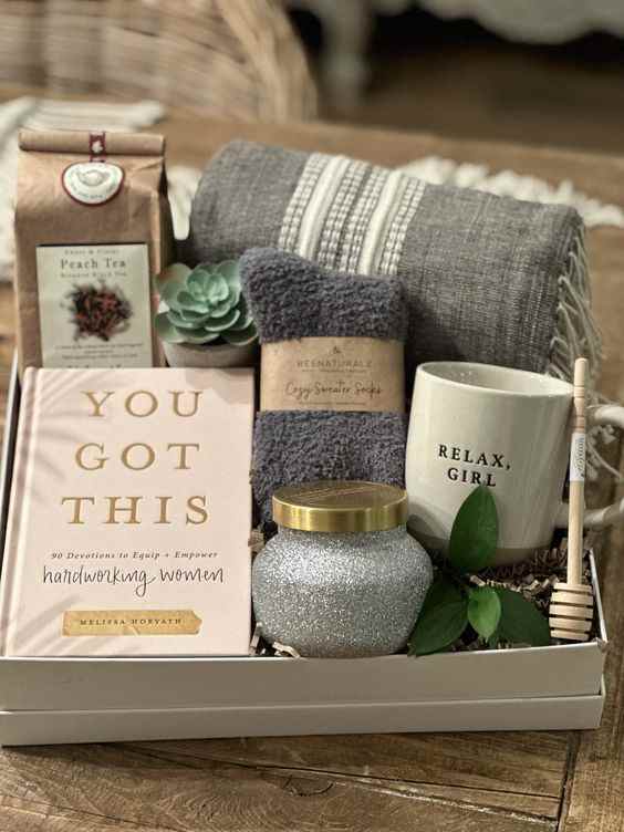 35+ Christmas Gift Basket Ideas for Friends and Family - HubPages