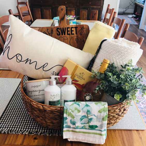 35+ Christmas Gift Basket Ideas for Friends and Family - HubPages