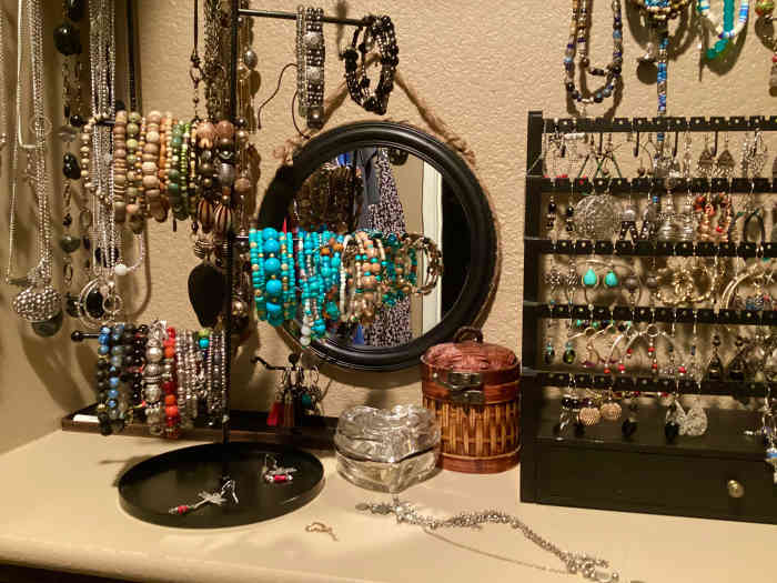 6 Items You Need in Your Emergency Jewelry Repair Kit Bellatory