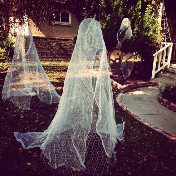 55+ Spooky DIY Outdoor Halloween Decorations - Holidappy