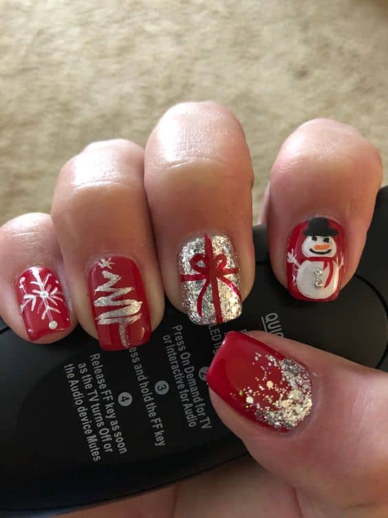 40+ Christmas Nail Art Designs for Short and Medium Nails - Bellatory