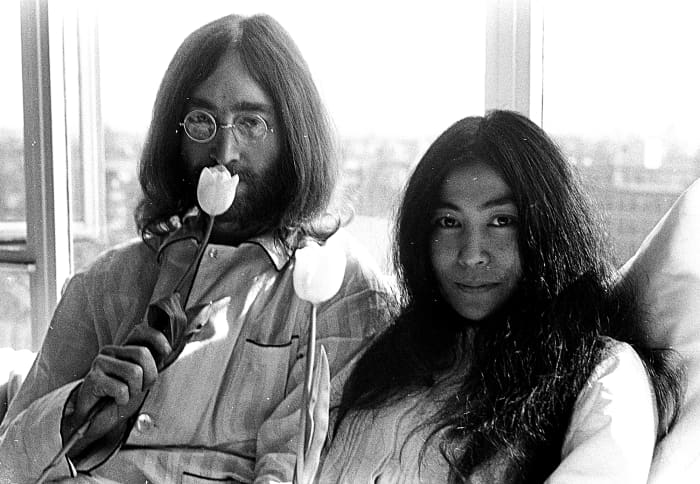 5 Reasons Why John Lennon Was a Bad Person - Spinditty