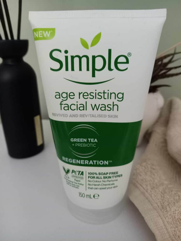 Face off Simple Age Resisting Facial Wash Vs. the Inkey List Selfless