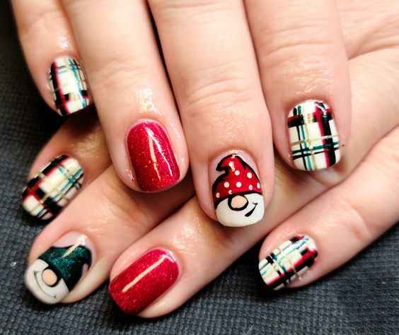 Plaid + gnomes = the ultimate cozy winter nail look
