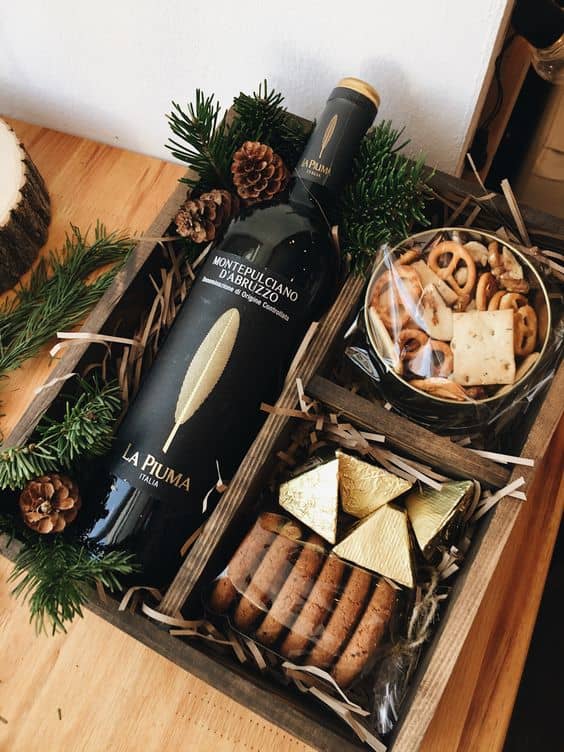 50+ Christmas Gift Basket Ideas For Friends And Family - HubPages