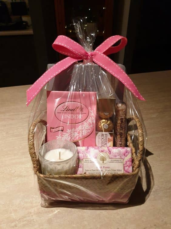 50+ Christmas Gift Basket Ideas for Friends and Family - HubPages