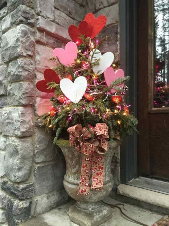 65+ Romantic Valentines Day Porch Decor Ideas to Welcome Love to Your ...