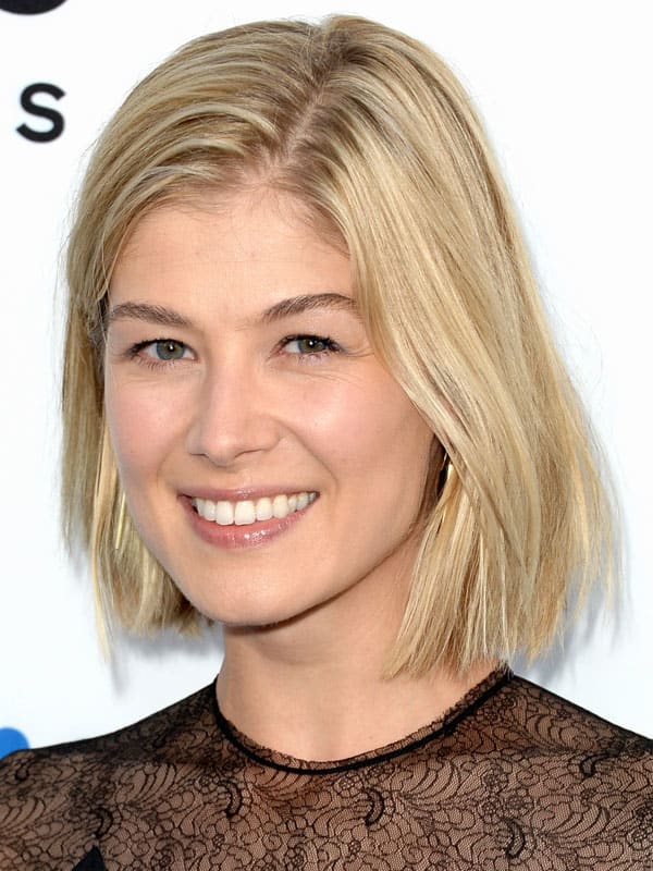 Rosamund Pike Went Super-Bare-Faced On This Red Carpet - Beautyeditor