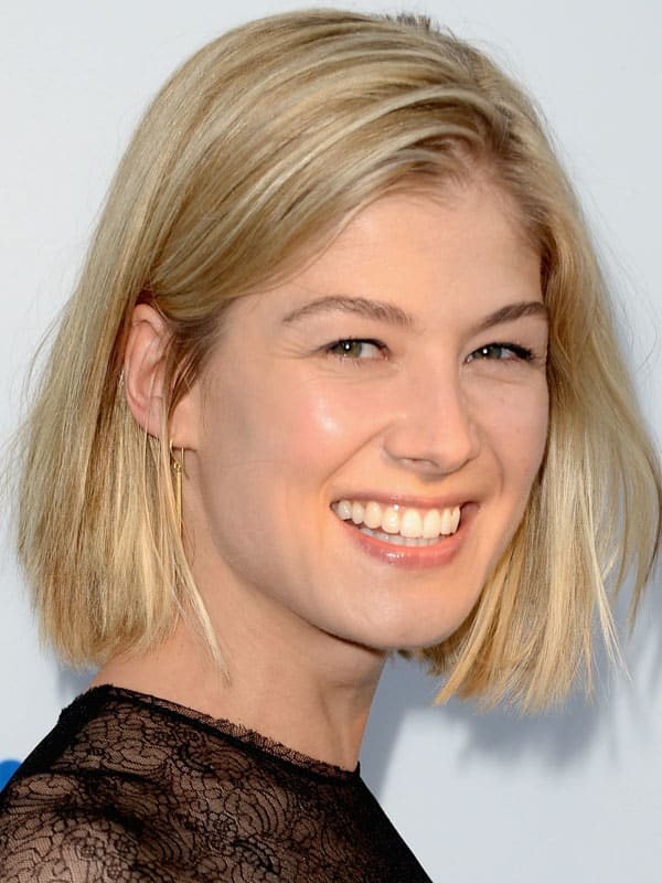 Rosamund Pike Went Super-Bare-Faced On This Red Carpet - Beautyeditor