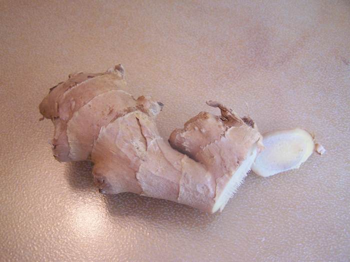 Ginger health benefits are numerous - from alleviating an upset stomach, as one of the best morning sickness remedies, to showing promising results for ovarian and colon cancers.